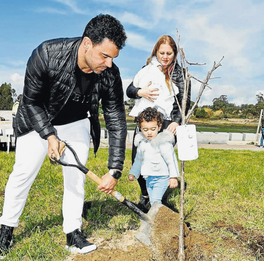 Un árbol por cada niño en Cambados