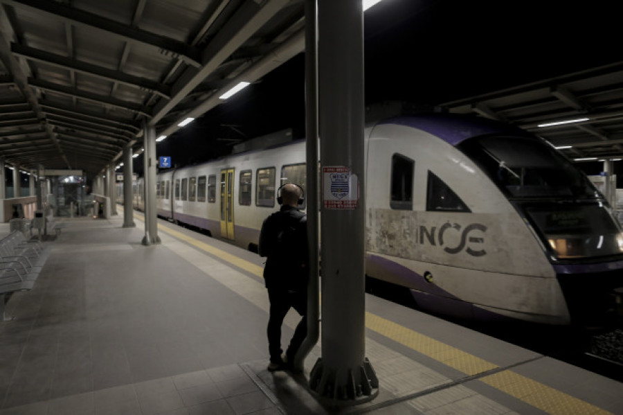 Los trenes griegos vuelven a circular 21 días después del grave accidente