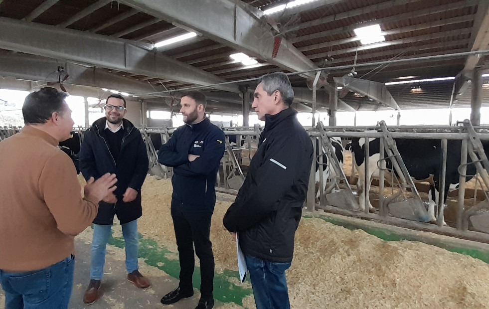 La Xunta anima desde Mazaricos a los ganaderos a solicitar ayudas para la incorporación de jóvenes al agro
