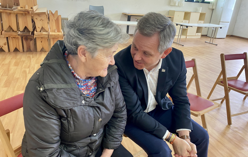 Miñones anuncia en Ponteceso la dotación de internet ultrarrápido a todo el rural de Galicia