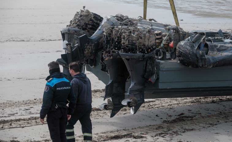 La planeadora varada en la costa de Muxía estaba vacía
