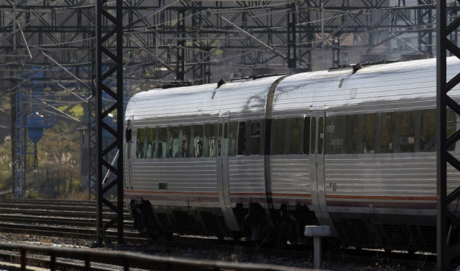 Una avería en un tren entre Vigo y A Coruña provoca un retraso de casi hora y media