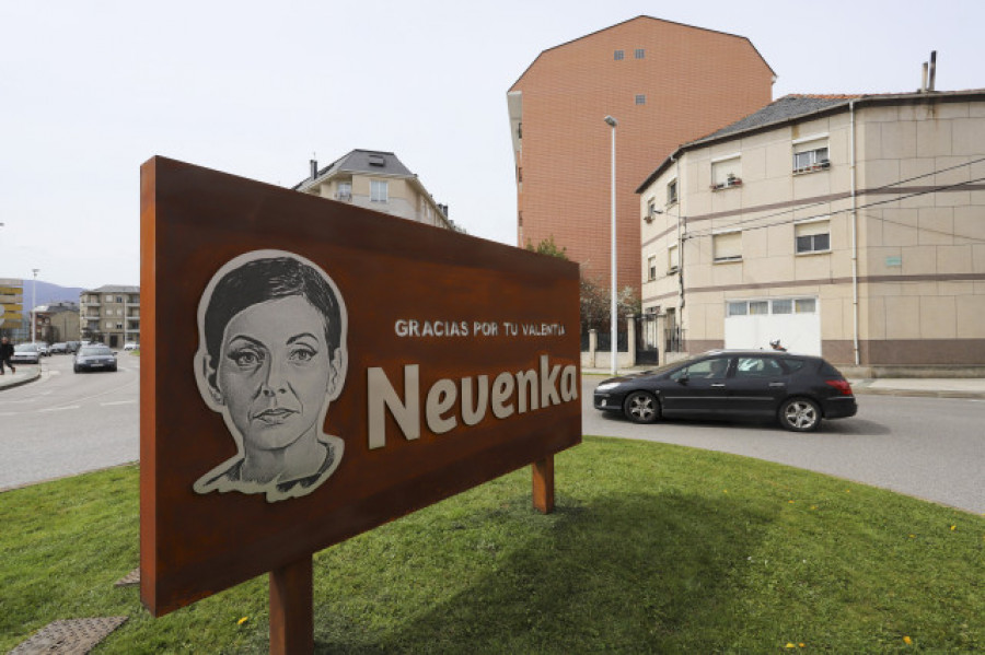 Ponferrada salda una deuda con Nevenka Fernández y le dedica un monolito