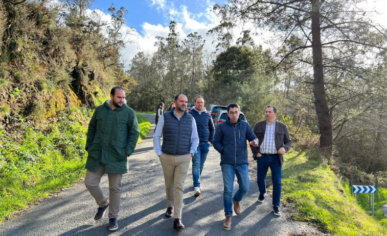 El PSOE se compromete a mejorar el trazado del vial entre Santa Comba y Coristanco