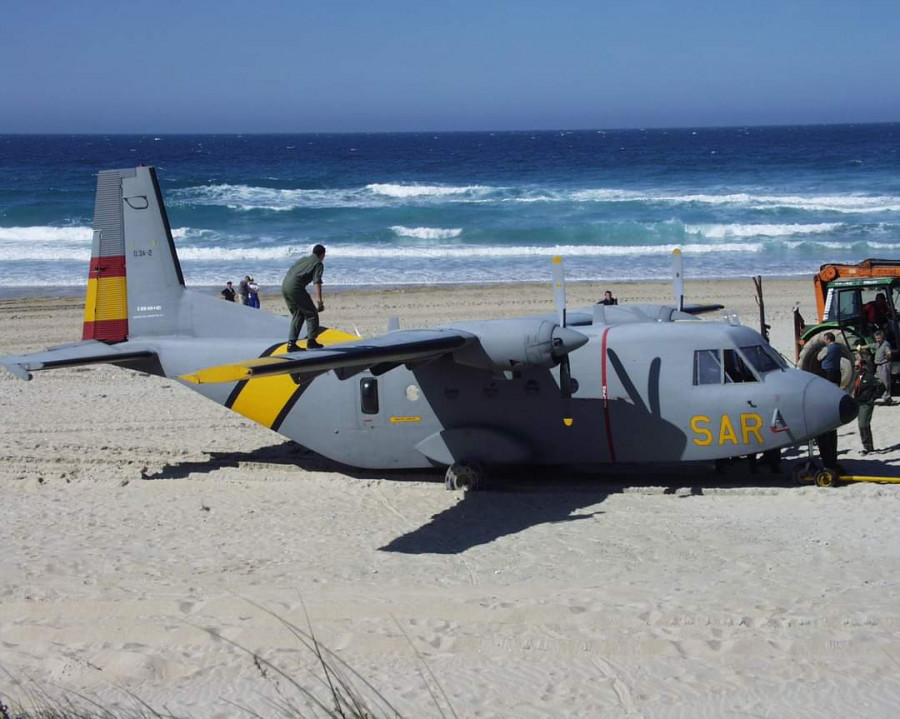 Se cumplen veinte años del aterrizaje forzoso de un avión militar en Razo