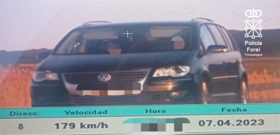 Imputado por conducir a 179 por hora en un coche en el que iban tres menores de edad