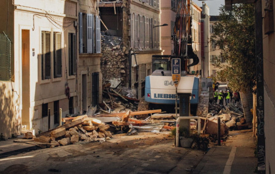 Recuperan dos cadáveres del derrumbe de un edificio en Marsella