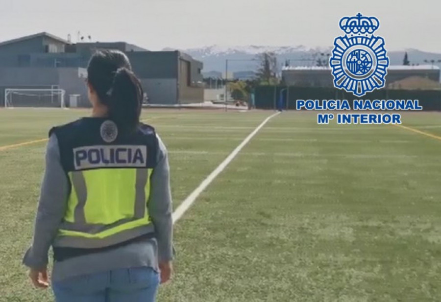 Estafan a familias de niños extranjeros con falsas promesas en el fútbol