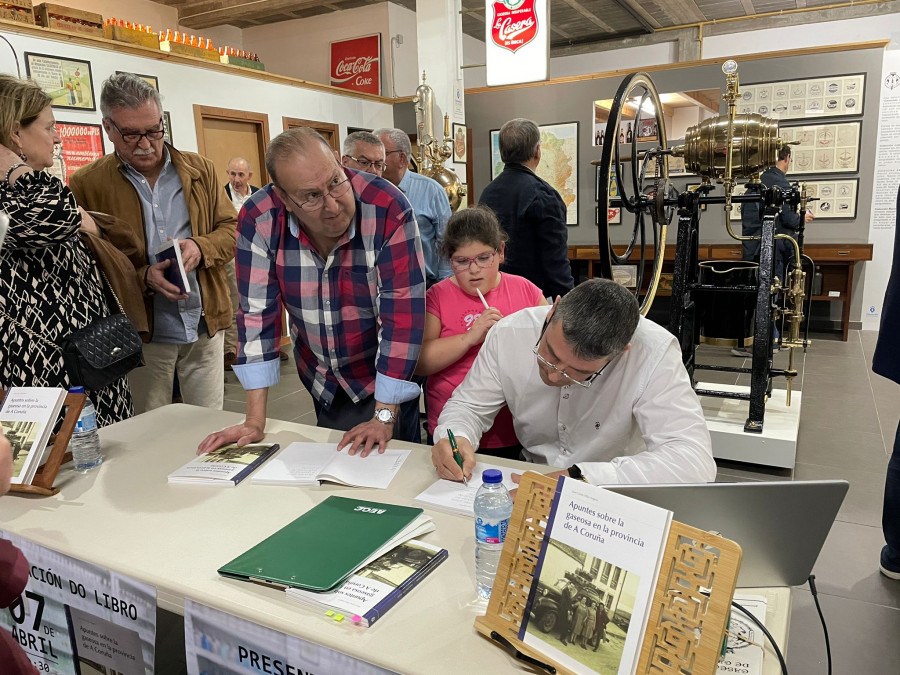 Presentado en Coristanco el libro “Apuntes sobre la gaseosa en la provincia de A Coruña”