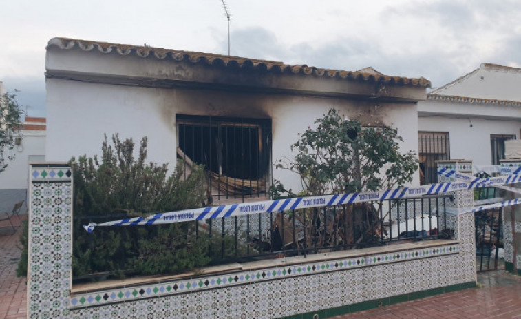 Retiran tres niñas a unos padres de Cártama que vivían en una casa insalubre llena de basura y desperdicios