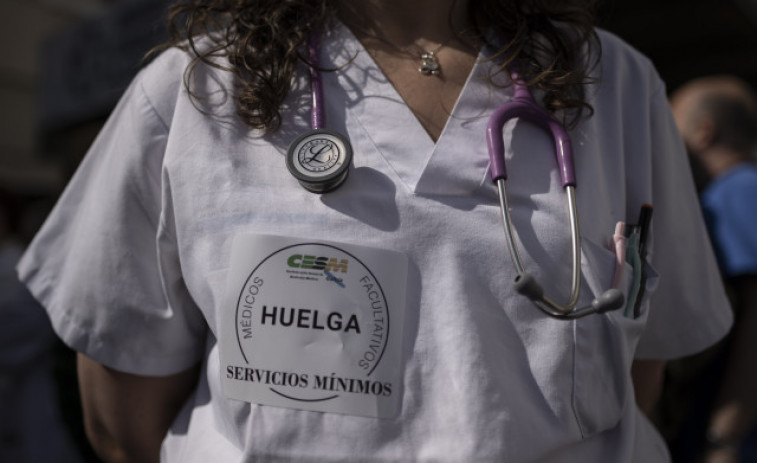 Sanidade y los médicos pactan el fin de la huelga