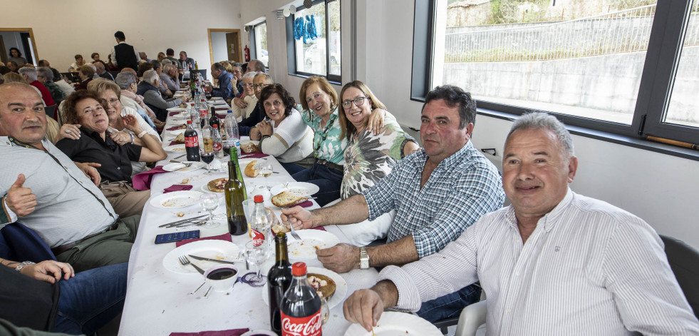 Exitosa comida de los vecinos de Ardaña