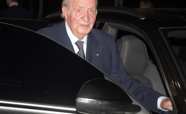 Juan Carlos I, fotografiado al salir de un club privado en Londres