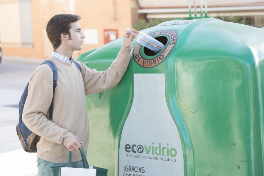 Xunta y Ecovidrio lanzan una campaña para "alimentar" el reciclaje de envases de vidrio entre los gallegos