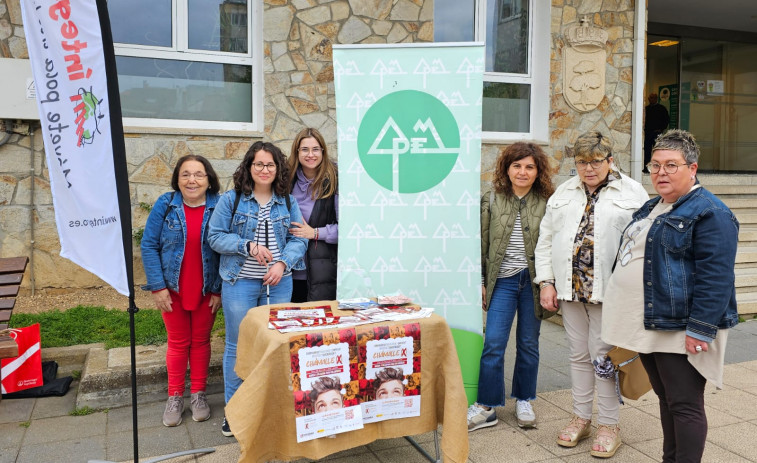 Mesa informativa sobre la campaña “X Solidario”