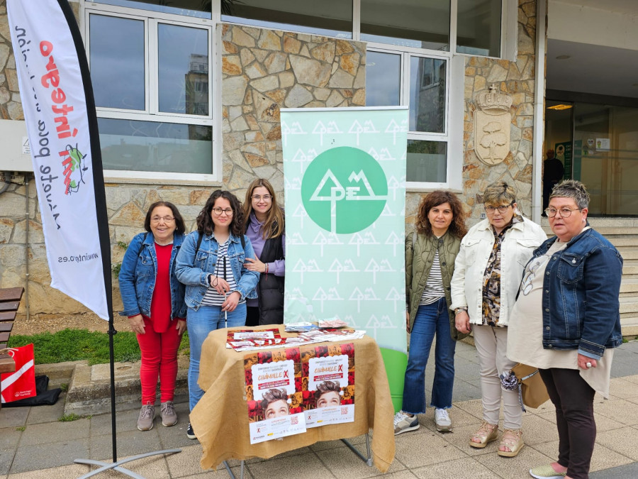 Mesa informativa sobre la campaña “X Solidario”