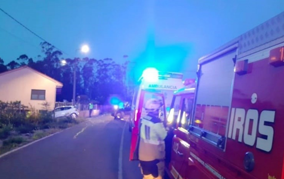 Herida una mujer que se salió de la vía en Camariñas