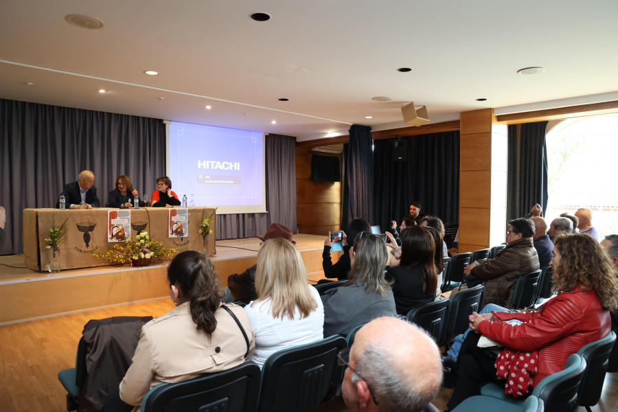 Fina Casalderrey presenta "A muller xabaril" en Coristanco