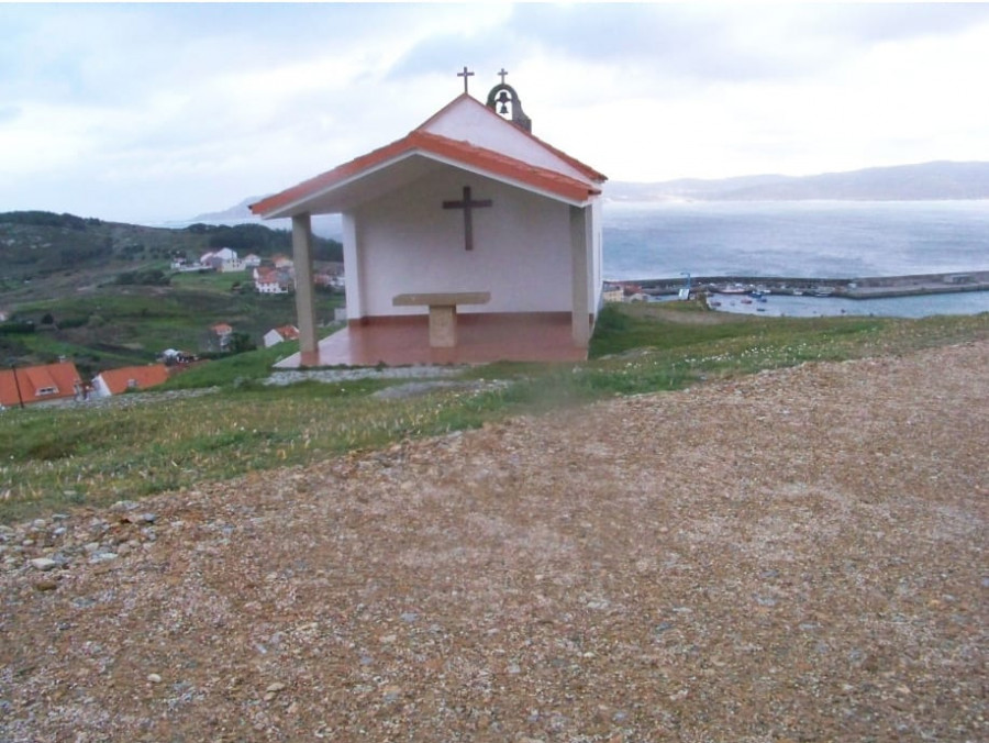 Podemos Laxe denuncia ante Patrimonio Natural las obras de acceso a la capilla de Santa Rosa