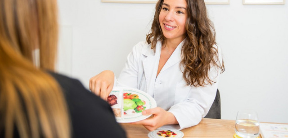 Trucos para comer sano entre horas, con la dietista Carolina Mosquera