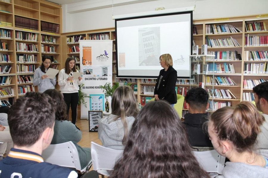Encuentro literario de Rocío Leira con alumnos del IES de Baio