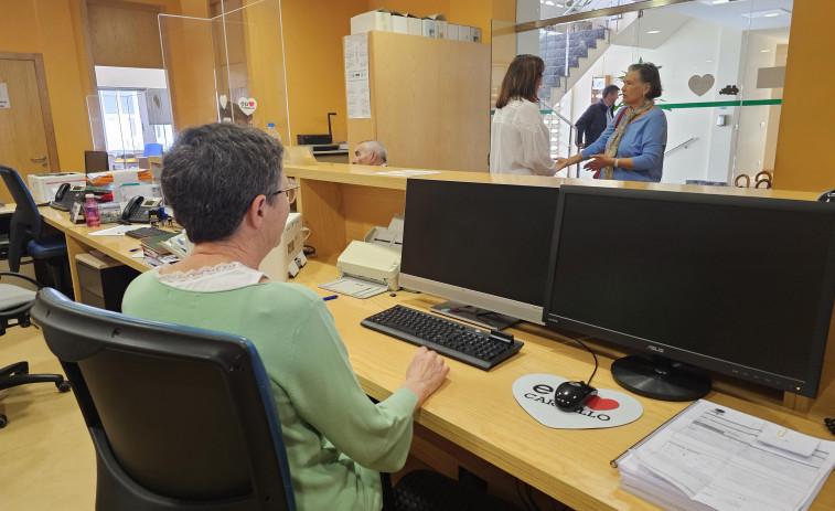 El Concello carballés ya habilitó nueve ordenadores para atender a los vecinos