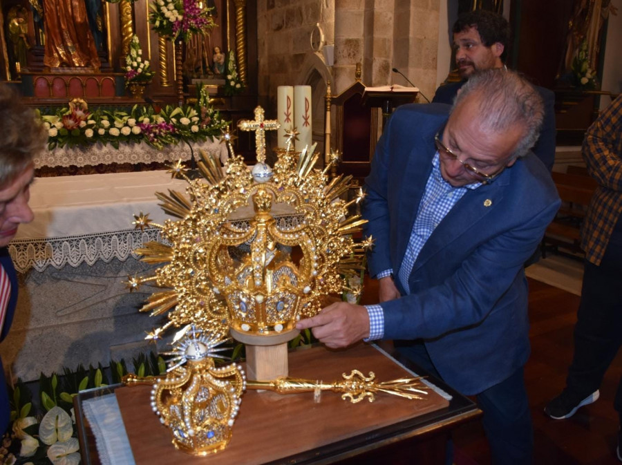 Presentadas las coronas para la canonización de la Virxe da Xunqueira