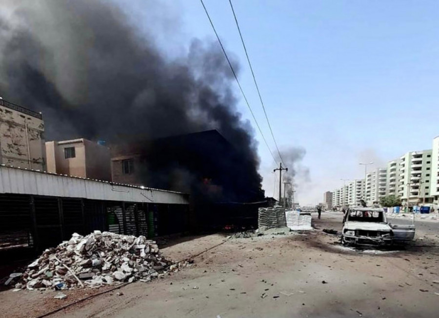 Vuelos de cazas y disparos de artillería antiaérea en Jartum pese a la tregua