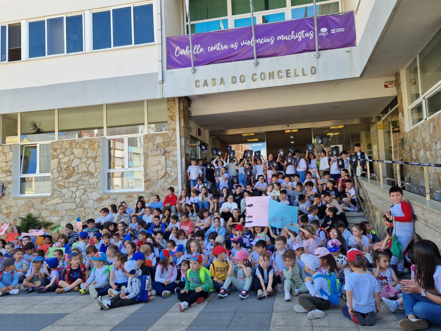 El CEIP A Cristina de Carballo se concentra contra el acoso escolar