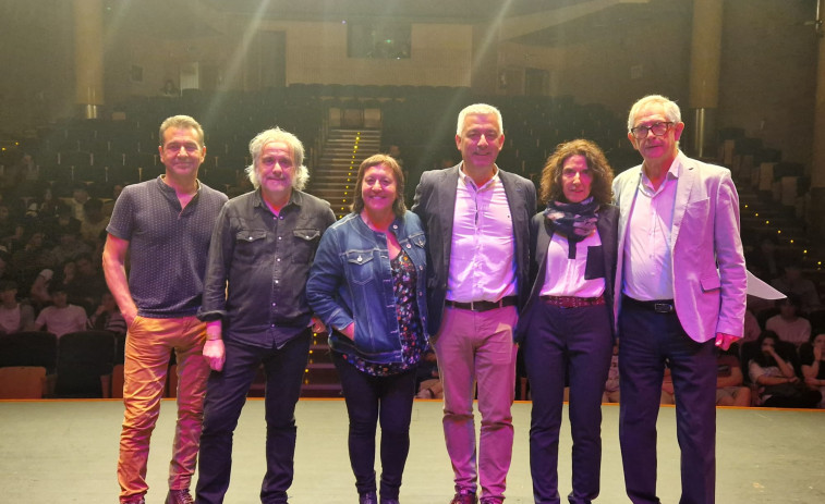 Preto de 150 estudantes, no primeiro encontro lusófono do IES Alfredo Brañas de Carballo