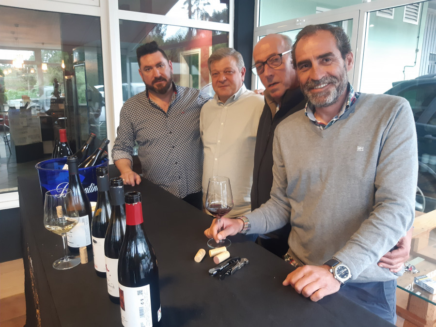 La cultura del vino reunió a amigos, hosteleros y técnicos en Cabovilaño