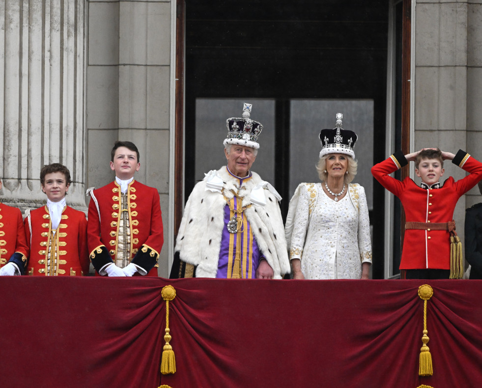 Carlos y Camila en el balcón de Buckingham