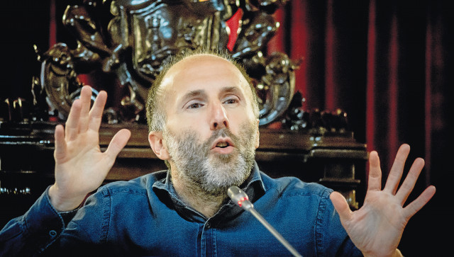 GonzaloPrezJcomegesticuladuranteunplenomunicipalsalvadorSasefe