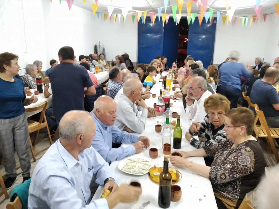 Los vecinos de Serantes celebran la Festa do Socio