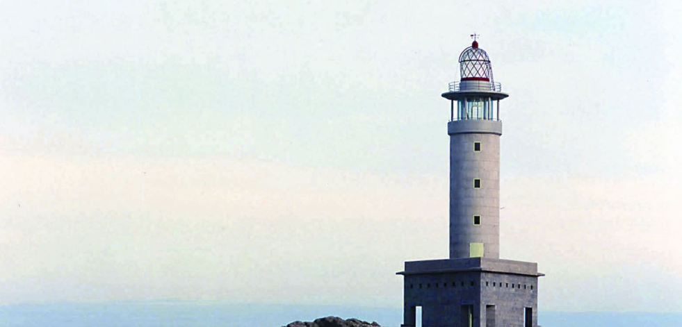 El arquitecto del Faro de Punta Nariga o del cementerio de Fisterra, César Portela, Medalla de Oro de la Arquitectura