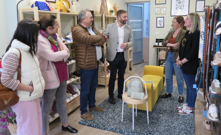 Trenor anima en A Laracha a comprar en el comercio local