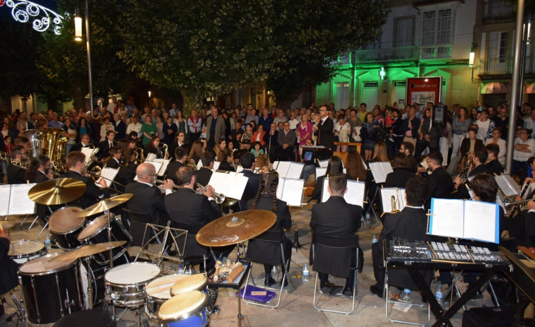 Música tradicional para festejar las Letras Galegas en Cee