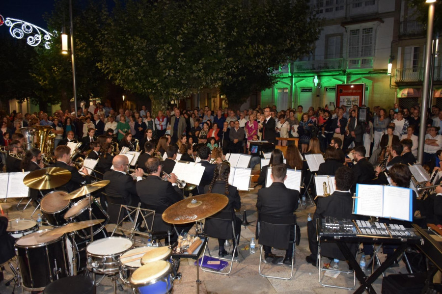 Música tradicional para festejar las Letras Galegas en Cee