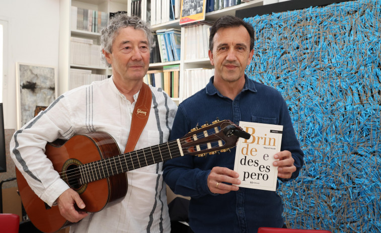El periodista Miguel Sande presenta su poemario en Carballo
