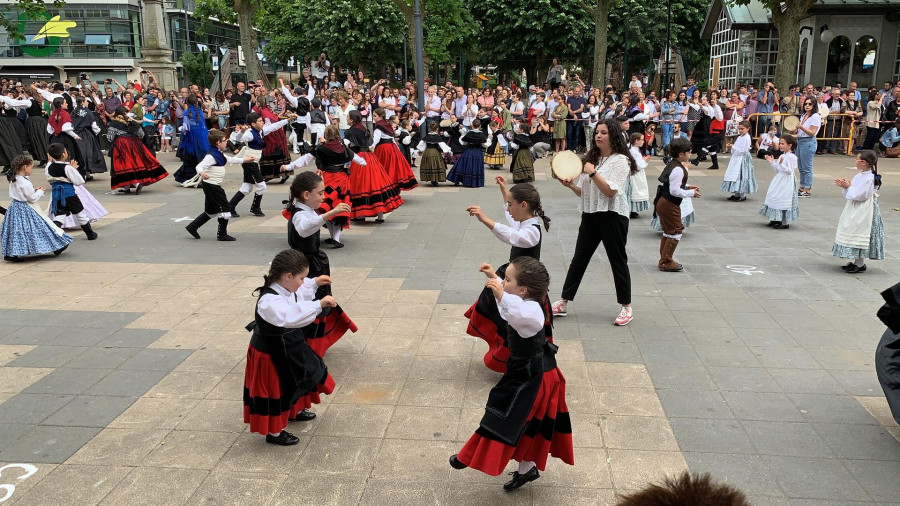 Quince grupos en la Foliada dos Cativos de Arume de Verdillo