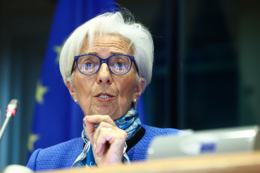 Lagarde reitera que los tipos seguirán en un nivel restrictivo si es necesario