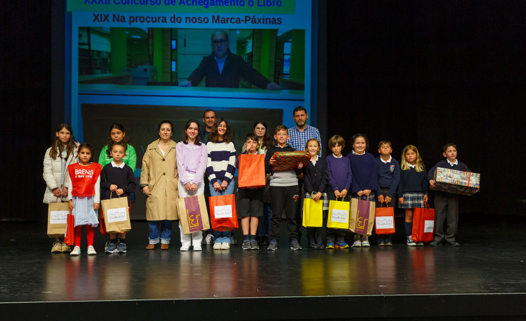 Entregados los premios de los concursos de la biblioteca Francisco Mayán de Cee
