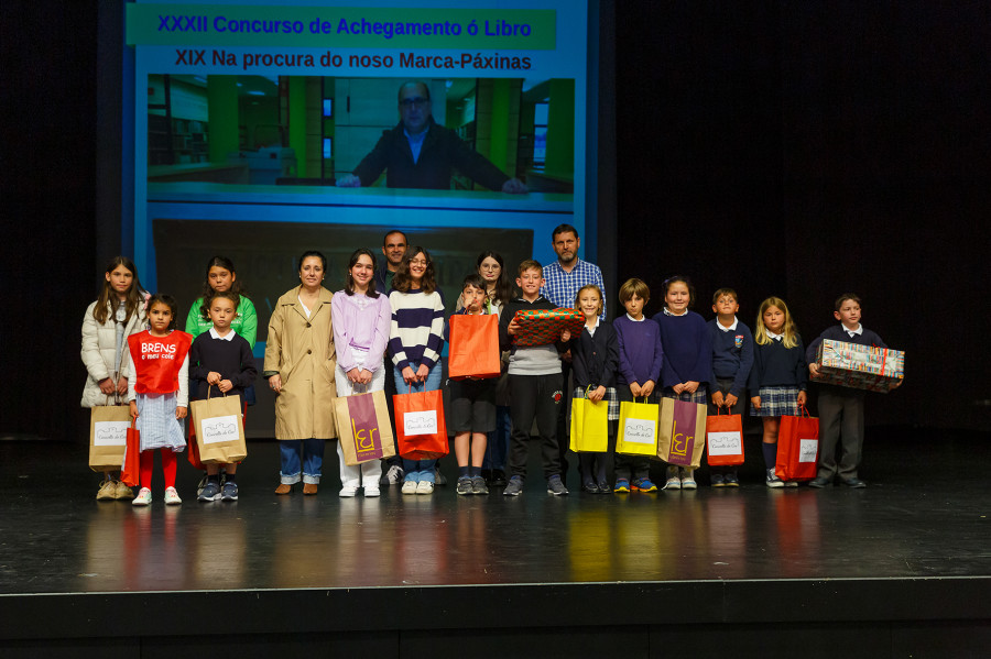 Entregados los premios de los concursos de la biblioteca Francisco Mayán de Cee