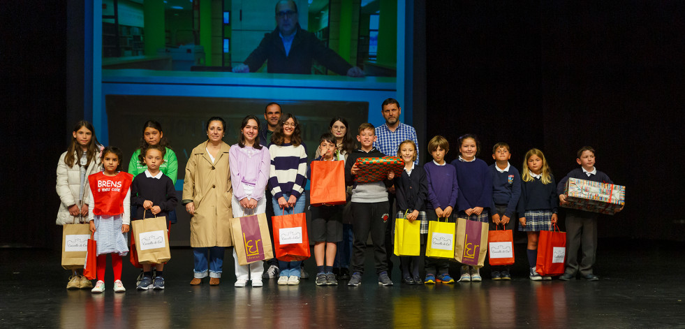 Entregados los premios de los concursos de la biblioteca Francisco Mayán de Cee