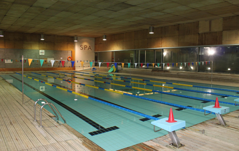 A Laracha vuelve a licitar la renovación del complejo de la piscina