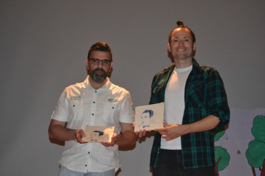 O coruñés Héctor Pena e o noiés Manuel López reciben os premios Johan Carballeira