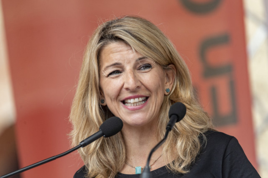 El CIS coloca a Sumar como tercera fuerza, por delante de Vox, y al PP más cerca del PSOE