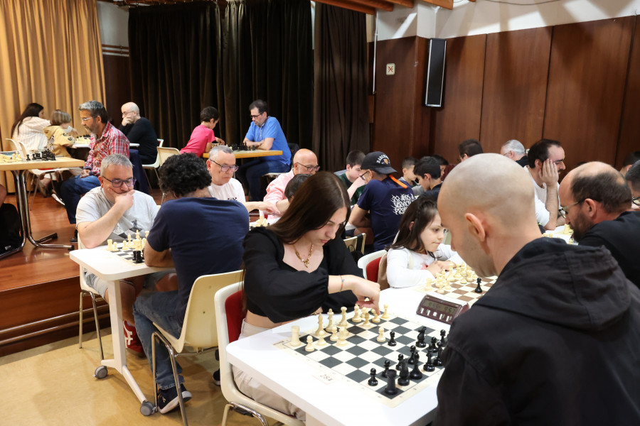 Carballo disfruta del VI Torneo de ajedrez das Letras Galegas