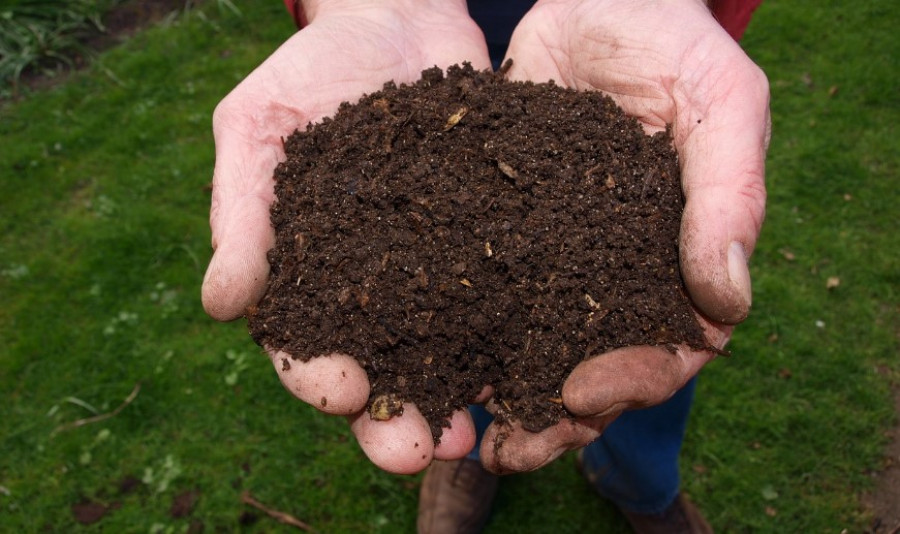 La materia orgánica que los concellos de la zona entregan a Sogama mantiene su alta calidad