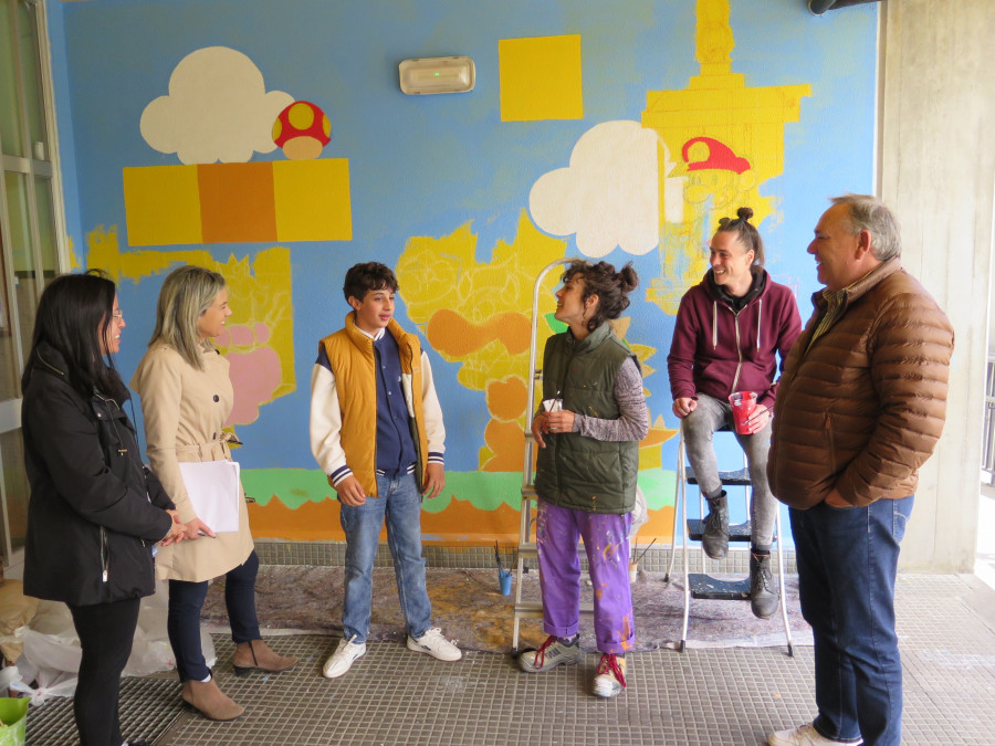 El alumnado del CEIP Otero Pedrayo de A Laracha pinta un mural por la igualdad